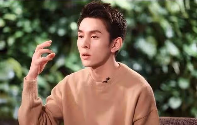 高價賣面膜、帶貨不粘鍋翻車、侮辱女性，李佳琦到底還能走多久？