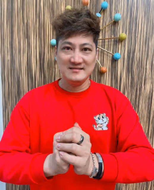 新年再傳噩耗！47歲歌手自曝父親心梗去世，未能見最後一面太悲痛