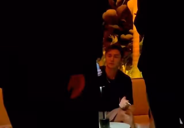 賈乃亮被曝戴大金表去酒吧!現場明星網紅扎堆,李小璐也在當地