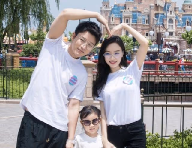 賈乃亮被曝戴大金表去酒吧!現場明星網紅扎堆,李小璐也在當地