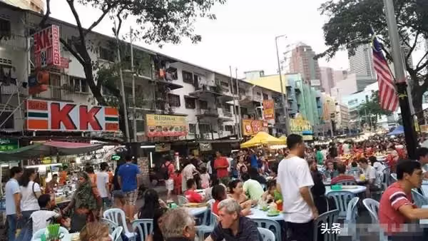 8年前，中國癱瘓小伙娶了個馬來西亞女孩，如今他們怎麼樣了？