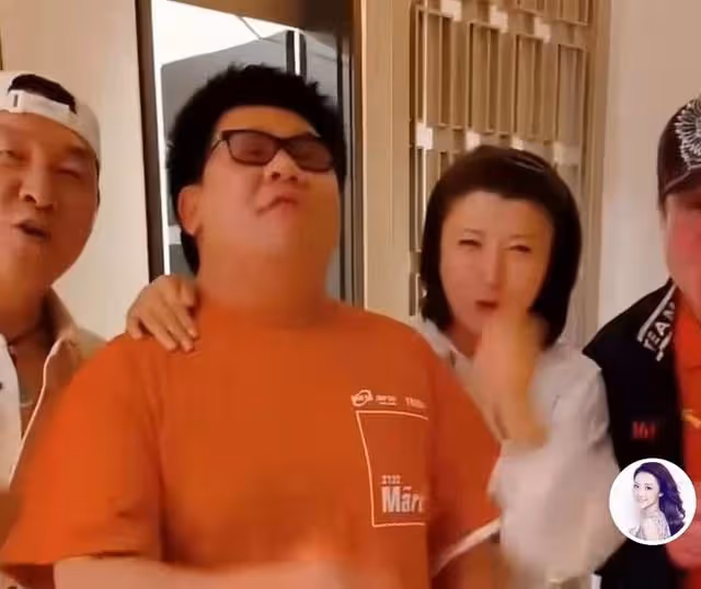 眾星慶女足奪冠!閆學晶嗨到摟人,李思思嗓子喊啞,張博宇飆髒話
