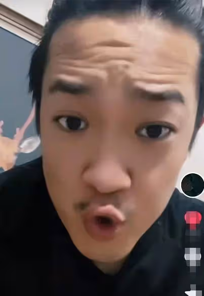眾星慶女足奪冠!閆學晶嗨到摟人,李思思嗓子喊啞,張博宇飆髒話