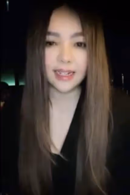 張惠妹春節陪家人干農活,徒手搬石頭手套都磨破,打扮樸素似工人