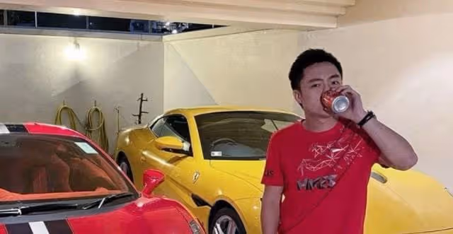百億富三代大街上送錢!拿10萬鈔票見人就發,卻遭路人無視太尷尬