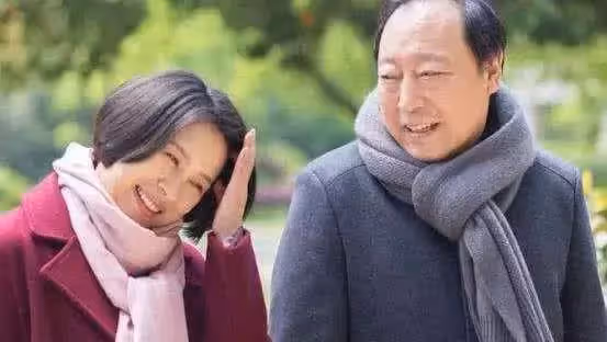 不顧孩子反對!妻子去世3個月就再娶「小十歲的離異女人」 48歲男人「實話實說」就一個原因:很現實