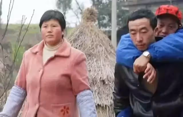 看似荒唐的「一女嫁二夫,同住一間屋」,背後的故事卻感動了中國