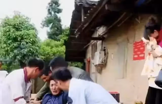 看似荒唐的「一女嫁二夫,同住一間屋」,背後的故事卻感動了中國