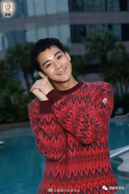 丁子朗跪住拜年!余德丞必開賭局發橫財