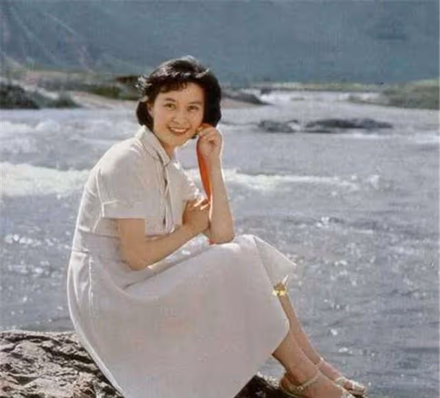 80年代女神方舒:名氣曾遠超劉曉慶,至今沒有再婚