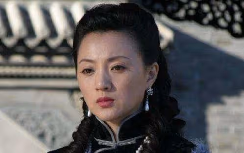 金玉婷：5次登上春晚，被緋聞毀於一旦，曾因抑鬱症住過精神病院