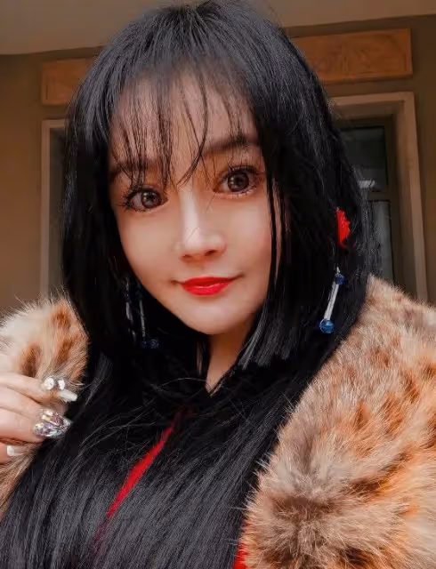 拳王老婆咋變這樣了?既非主流又卡哇伊,被網友調侃:農業重金屬