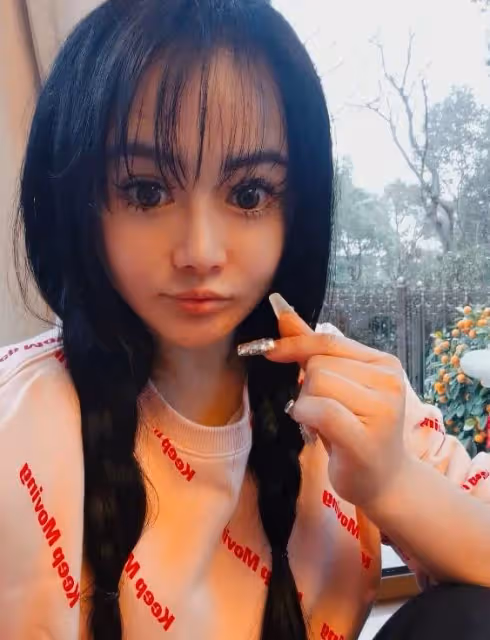 拳王老婆咋變這樣了?既非主流又卡哇伊,被網友調侃:農業重金屬