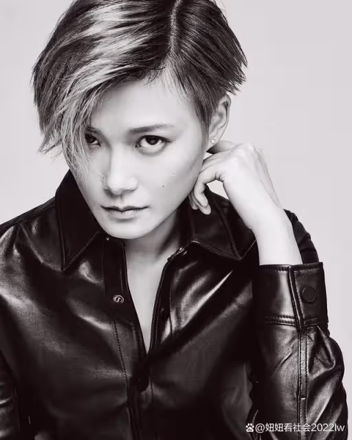 李宇春如何從帥小子華麗蛻變時尚女王?她的幕後推手究竟是誰?