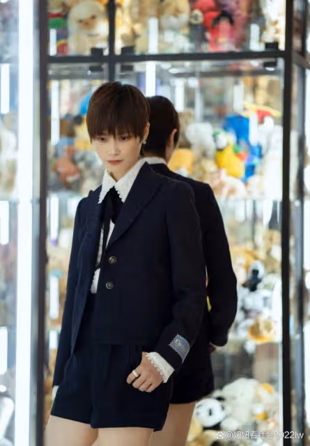 李宇春如何從帥小子華麗蛻變時尚女王？她的幕後推手究竟是誰？