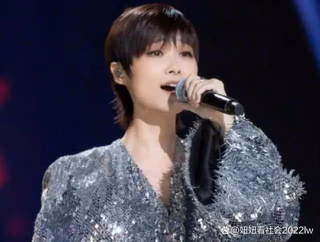 李宇春如何從帥小子華麗蛻變時尚女王？她的幕後推手究竟是誰？