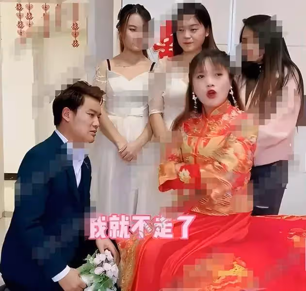 婆家拿了拆遷款,接親時要求多加40萬聘禮,新郎轉身就走,伴娘動心:我嫁你!