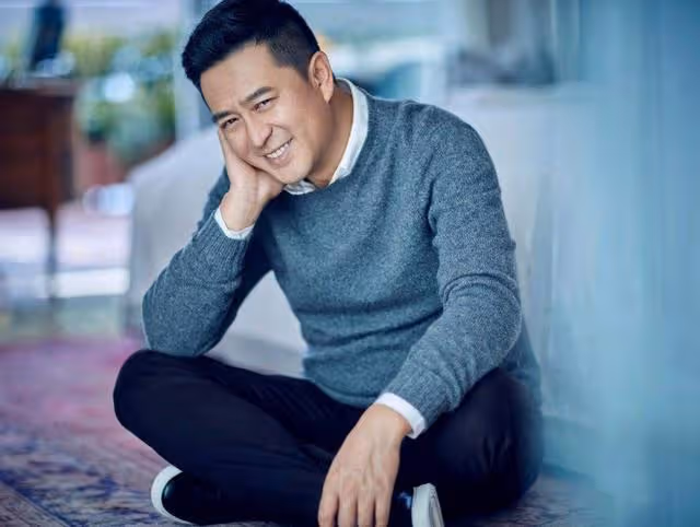國家一級演員宋春麗，終生未生育，卻在61歲當奶奶的年齡當了媽