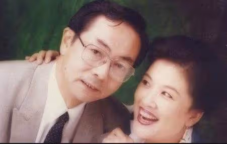 國家一級演員宋春麗,終生未生育,卻在61歲當奶奶的年齡當了媽