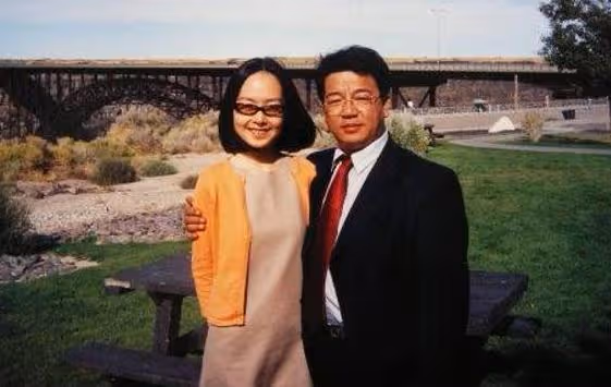 魯豫聽霍建華講「生孩子」哭了,自己又不生,她到底想幹什麼?