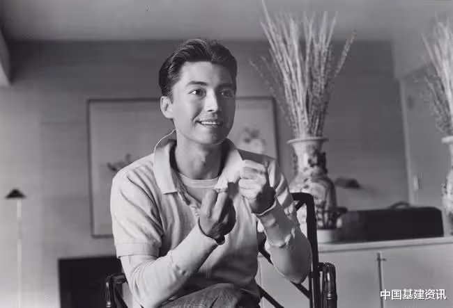 70歲的尊龍,風華不再!至今最遺憾的仍是未能出演《霸王別姬》和錯過陳沖
