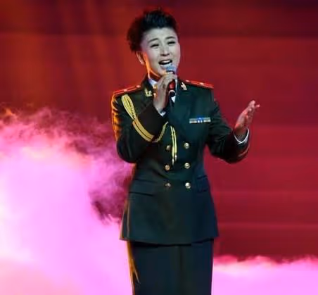 20歲結婚21歲生子,離婚嫁富豪,45歲意外懷孕,今4歲女兒罕露面