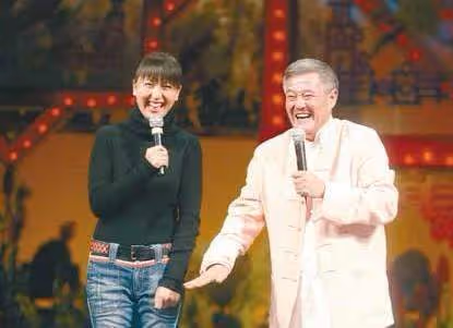 20歲結婚21歲生子,離婚嫁富豪,45歲意外懷孕,今4歲女兒罕露面