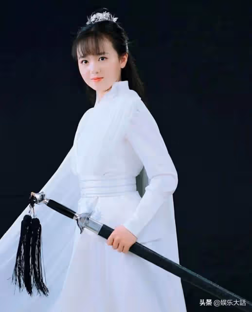 大齡演員別再裝嫩了！讓這8位小演員告訴你，娛樂圈根本不缺少女