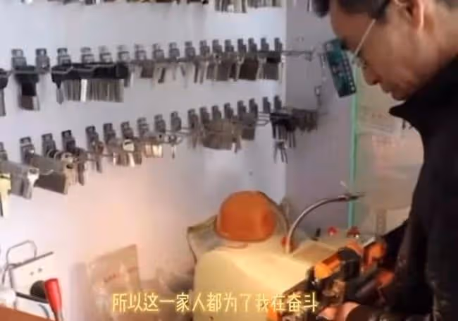 冬奧冠軍獲家鄉獎勵100萬!爸爸修鞋哥哥輟學,曾談家境失聲痛哭