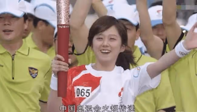 女星自爆被潛規則上百次，上廁所都不放過，網友：活該
