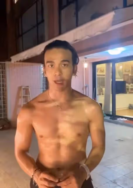愜意!香港知名女星邀友人做客豪宅,空間寬敞可供滿屋動物到處飛