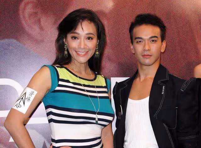 愜意!香港知名女星邀友人做客豪宅,空間寬敞可供滿屋動物到處飛