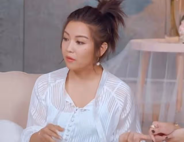 公開暢談感情經歷!香港女星大曝前任是渣男,但仍對其念念不忘