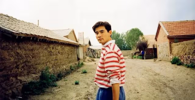 台灣著名男星罕見曬近照!移居內地生活,美男子變白鬍子光頭大叔