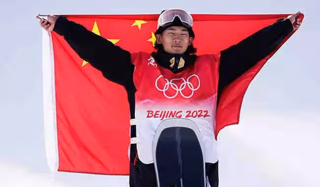 蘇翊鳴冬奧奪銀疑遭壓分!動作難卻拿低分,央視解說沉默外網淪陷