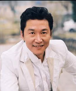 趙燕國彰的演藝人生:憑藉「豪哥」一角走紅,娶西方美女為妻