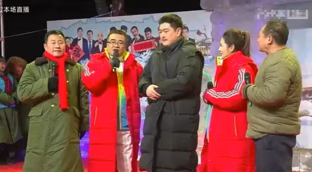大牛模仿父親再現經典,直播間人數飆升百萬,鬍子一貼太像了!
