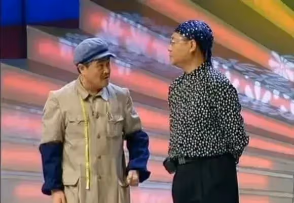 大牛模仿父親再現經典,直播間人數飆升百萬,鬍子一貼太像了!