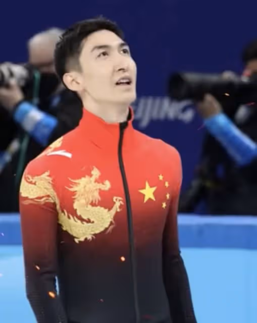 中國短道速滑隊任子威奪第二金,韓國多人摔倒出局,王濛直呼漂亮