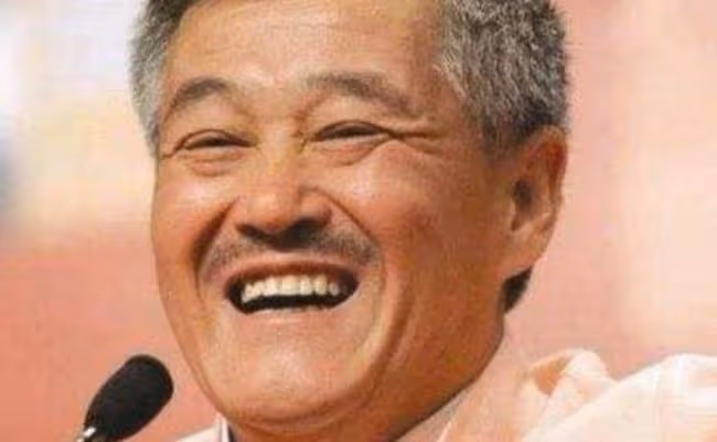 最紅時和趙本山不相上下,參加綜藝反響平平,為謀生向潘長江下跪