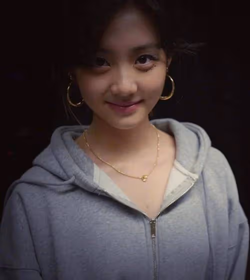 黃磊夫婦為多多慶生,16歲戴金項鍊耳環,網友:成熟有餘生氣不足