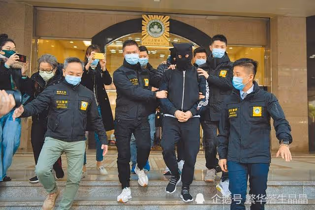 安以軒老公涉及多項罪名,或將面臨20年牢獄之災,她該何去何從