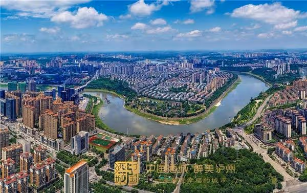 秋瓷炫於曉光恩愛合體,喝完茅台後情緒失控,網友:且行且珍惜吧