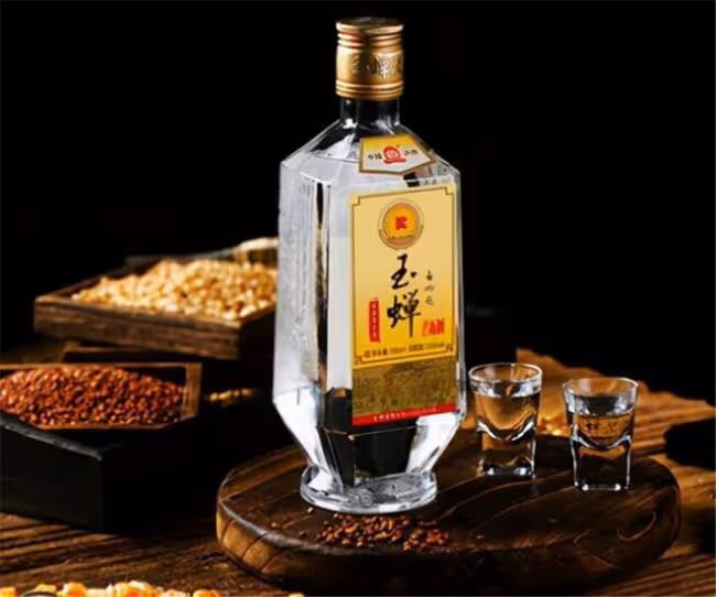 秋瓷炫於曉光恩愛合體,喝完茅台後情緒失控,網友:且行且珍惜吧