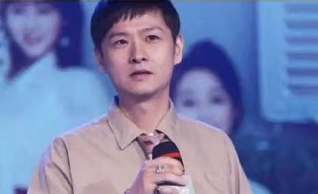 白百何張思麟一起做按摩!女方心情好，身後男方打扮嚴實