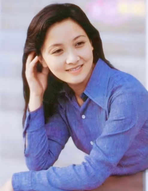 63歲的鄧婕,離婚協議成她一生的痛,養女越長越像張國立