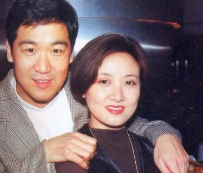 63歲的鄧婕，離婚協議成她一生的痛，養女越長越像張國立