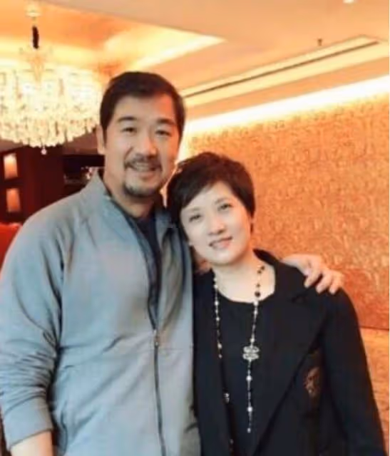 63歲的鄧婕，離婚協議成她一生的痛，養女越長越像張國立