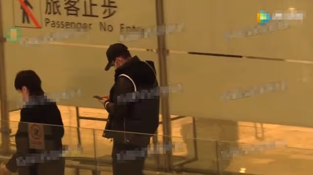 張繼科又買新車?開未上牌豪車高調現身,與女友同回小區感情穩定