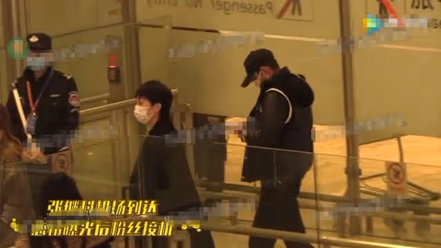 張繼科又買新車?開未上牌豪車高調現身,與女友同回小區感情穩定